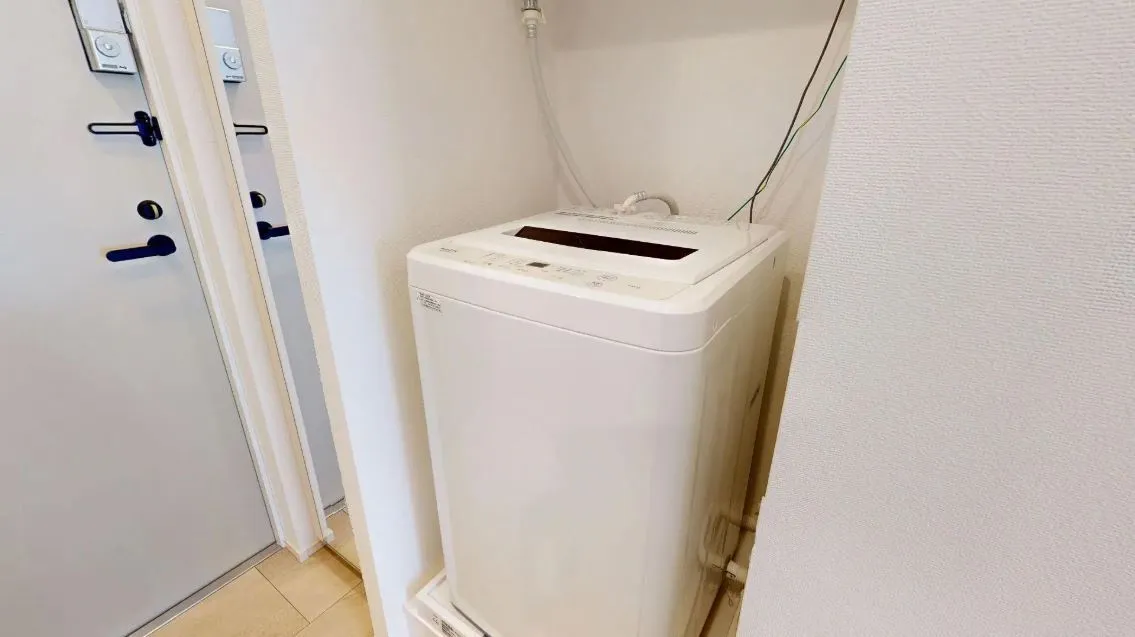 Hmlet Nishi-Shinjuku - Interior - ["Washing machine", "Flooring", "Major appliance"]