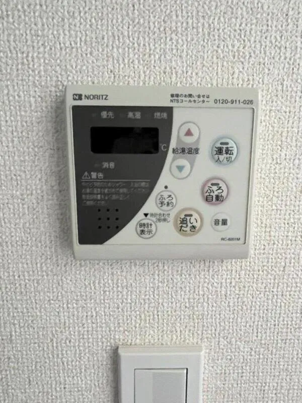 Galleria Higashi Shinjuku - Interior - ["Electronic device", "Technology", "Machine"]
