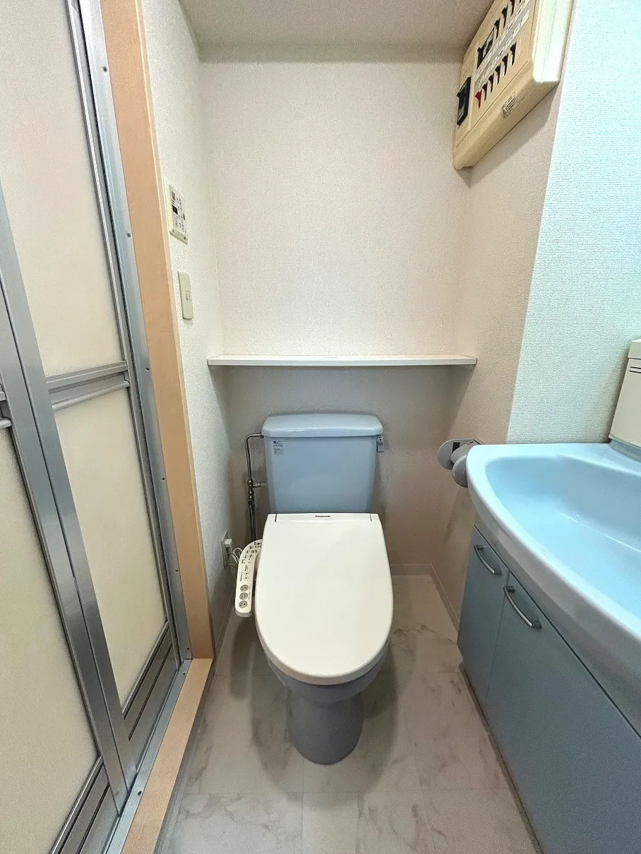 LaSante Kiba Park - Interior - ["Plumbing fixture", "Toilet seat", "Toilet"]