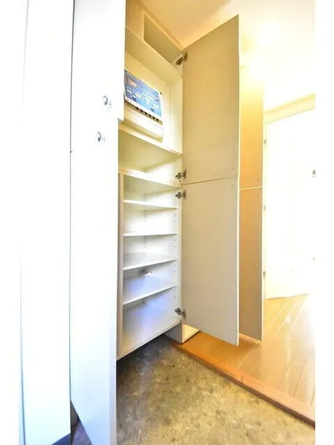 Plaille Hamamatsucho - Interior - ["Wood", "Flooring", "Floor"]