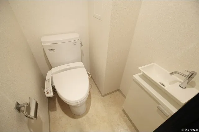 Comforia Komaba - Interior - ["Toilet", "Toilet seat", "Plumbing fixture"]