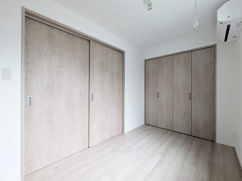 HJ Crown II - Interior - ["Wood", "Flooring", "Floor"]