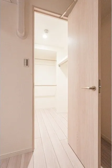 Comforia Liv Bunkyo Gokokuji - Interior - ["Wood", "Flooring", "Floor"]