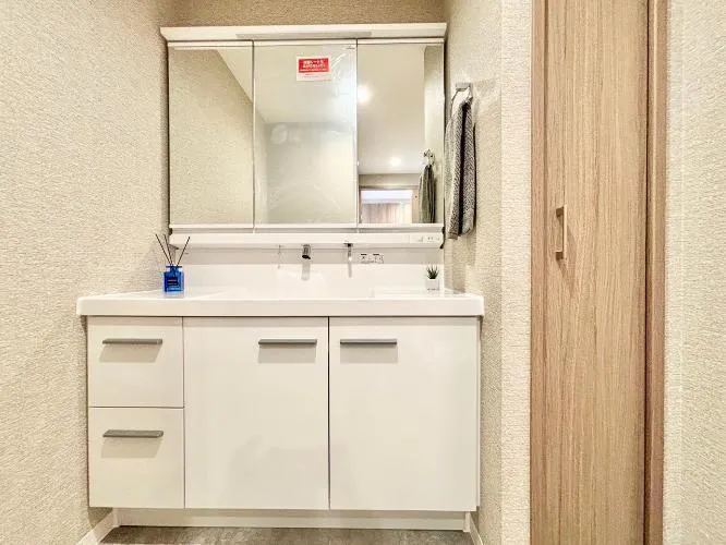 Laurel Square Chiba New Town Central Building D, Room 302