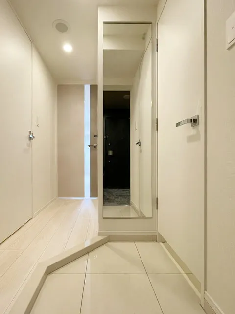 CLK Minamisenju - Interior - ["Flooring", "Floor", "Wall"]