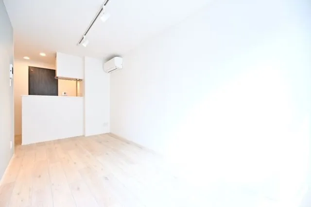 Ruygo Oshiage - Interior - ["Flooring", "Floor", "Ceiling"]