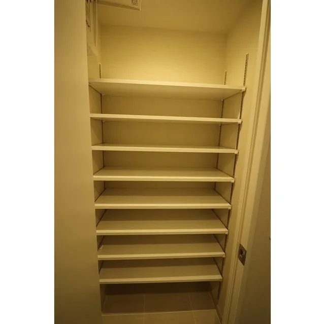 Comforia Shin-Nakano - Interior - ["Shelf", "Shelving", "Furniture"]