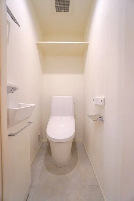 AGRATIO TERRACE Ebisu - Interior - ["Toilet seat", "Toilet", "Purple"]