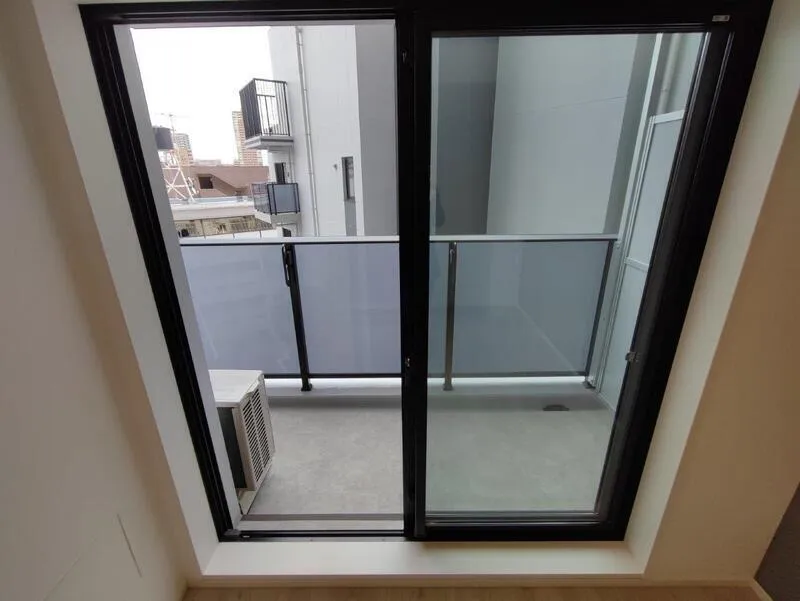 Cross Residence Takadanobaba - Interior - ["Glass", "Floor", "Apartment"]