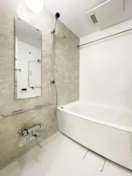 Brillia Ist Asakusa - Interior - ["Bathroom", "Plumbing fixture", "Flooring"]