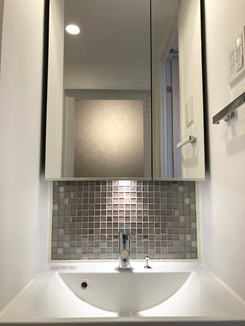 LATTEST Shirokanedai - Interior - ["Tap", "Plumbing fixture", "Building"]