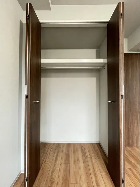 Well Square Nishioi - Interior - ["Flooring", "Wood", "Floor"]