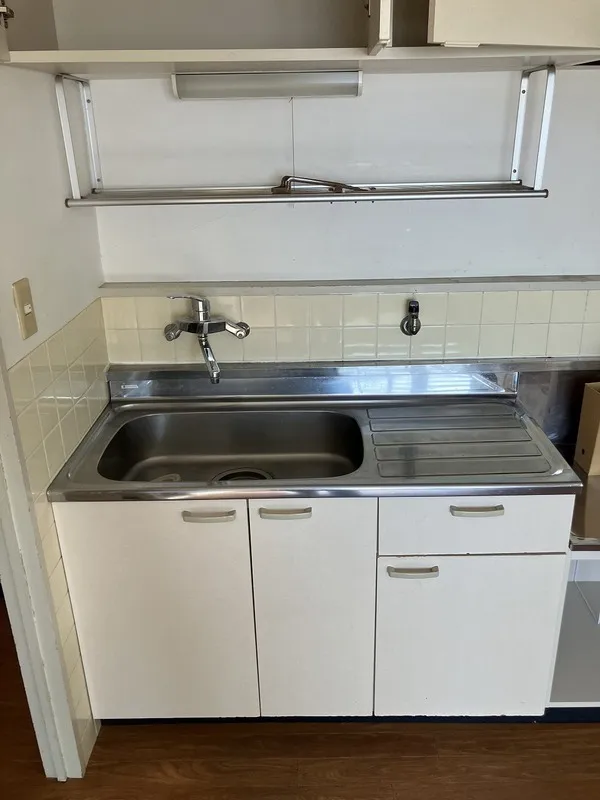 SkyFlat 10 - Interior - ["Kitchen Sink", "Sink", "Plumbing fixture"]