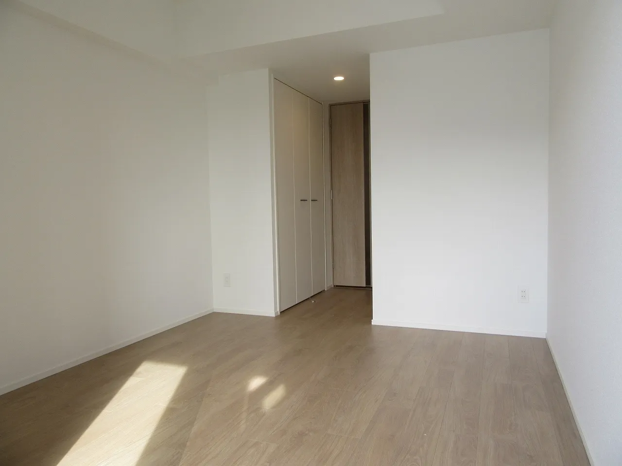 Primal Minamisuna - Interior - ["Flooring", "Floor", "Wood"]
