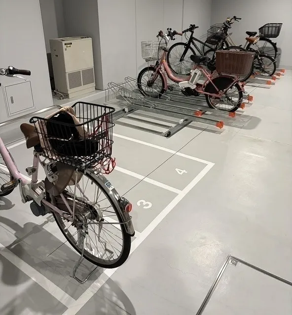 Prele Duc Kinshi Park - Other - ["Bicycle", "Bicycle wheel", "Bicycle tire"]