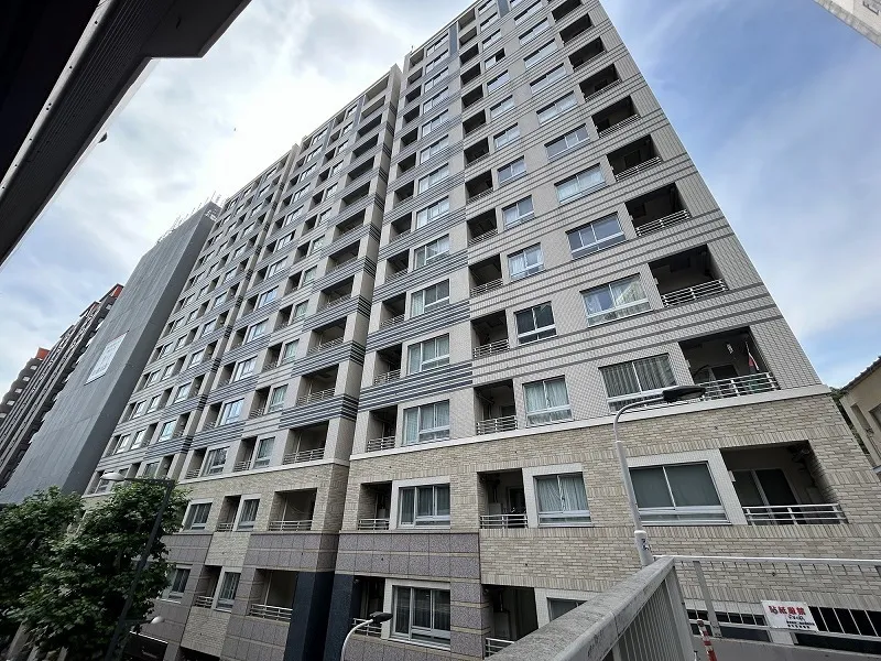 Central Crib Roppongi III - Exterior - ["Apartment", "High-rise building", "Metropolitan area"]