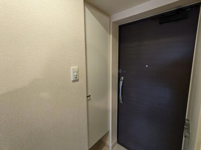 Premium Cube Higashijujo Aria - Interior - ["Wood", "Door", "Flooring"]