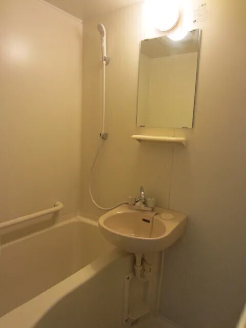 Rafuge Oimachi - Interior - ["Tap", "Mirror", "Plumbing fixture"]