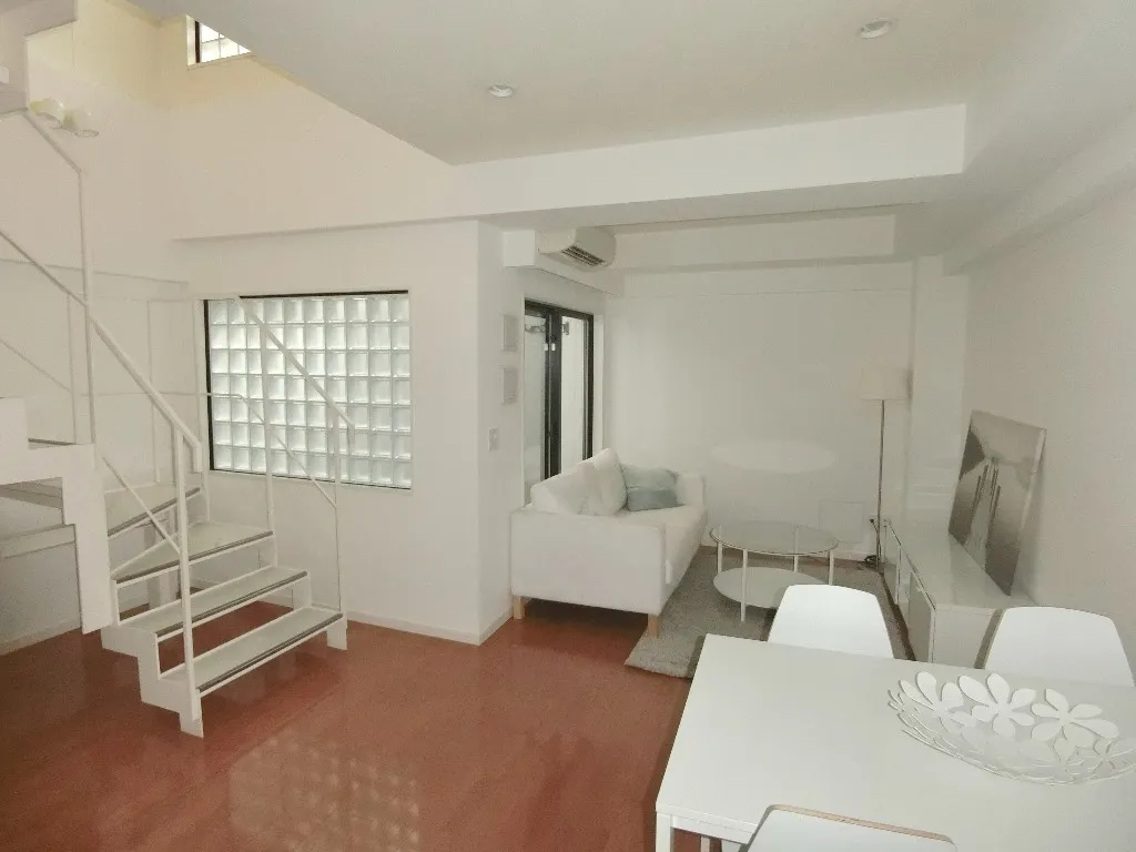 Residence Mishuku - Interior - ["Property", "Furniture", "Building"]