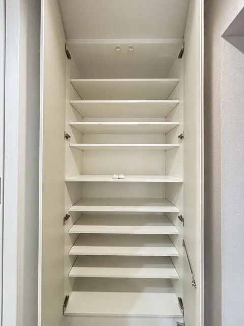 Daffitto Kinshicho - Interior - ["Wood", "Flooring", "Floor"]