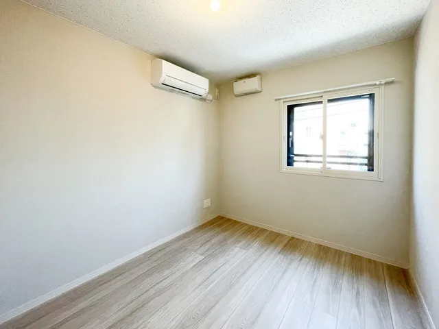 Preasvelta Minowa - Interior - ["Flooring", "Floor", "Ceiling"]
