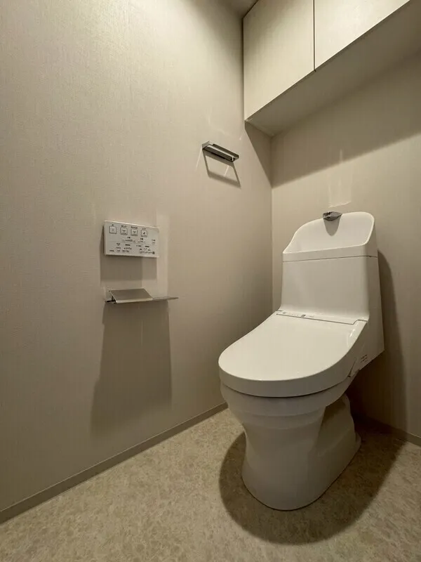 Lumiec Kinshicho - Interior - ["Toilet seat", "Flooring", "Toilet"]
