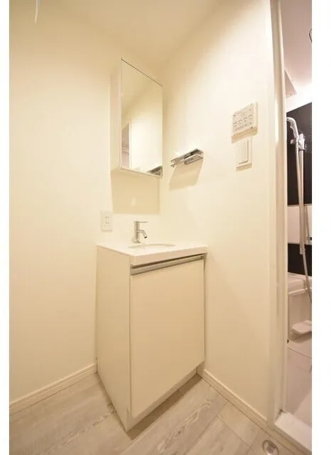 Elflora Sangenjaya - Interior - ["Building", "Sink", "Fixture"]