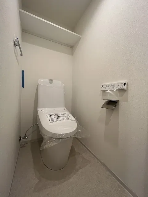 AIFLAT Wakamatsu Kawada - Interior - ["Plumbing fixture", "Toilet seat", "Toilet"]