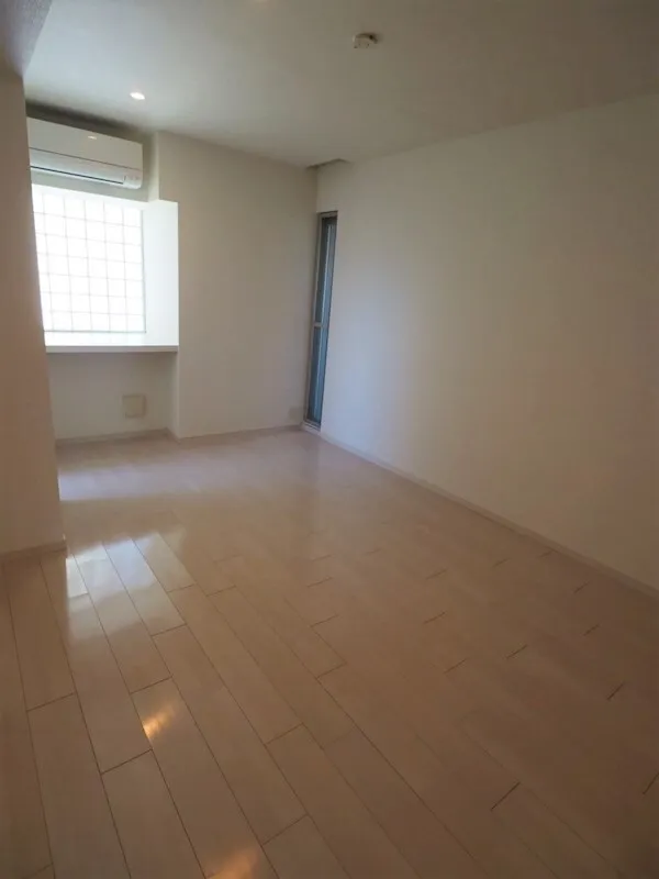 Residia Kita Shinjuku - Interior - ["Window", "Fixture", "Wood"]