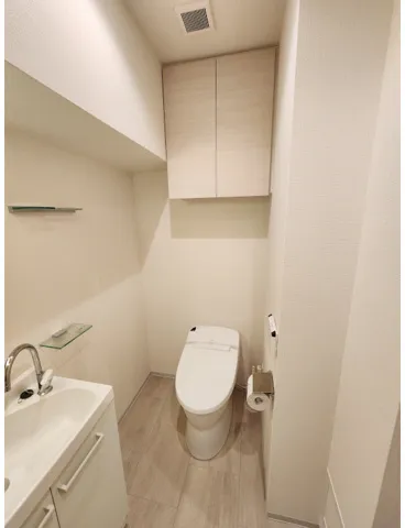 Duales Chiyoda Misakicho - Interior - ["Flooring", "Floor", "Plumbing fixture"]