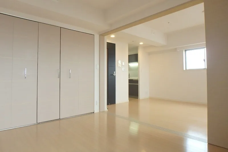 Cross Residence Kamata - Interior - ["Flooring", "Floor", "Ceiling"]