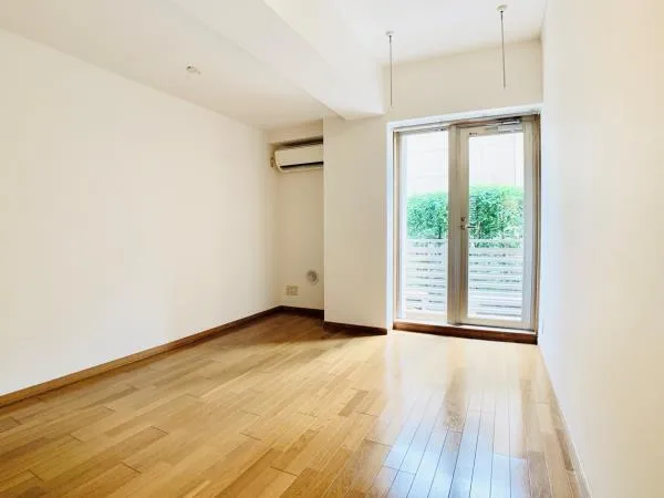 Bregrace Sangubashi - Interior - ["Flooring", "Floor", "Wood flooring"]