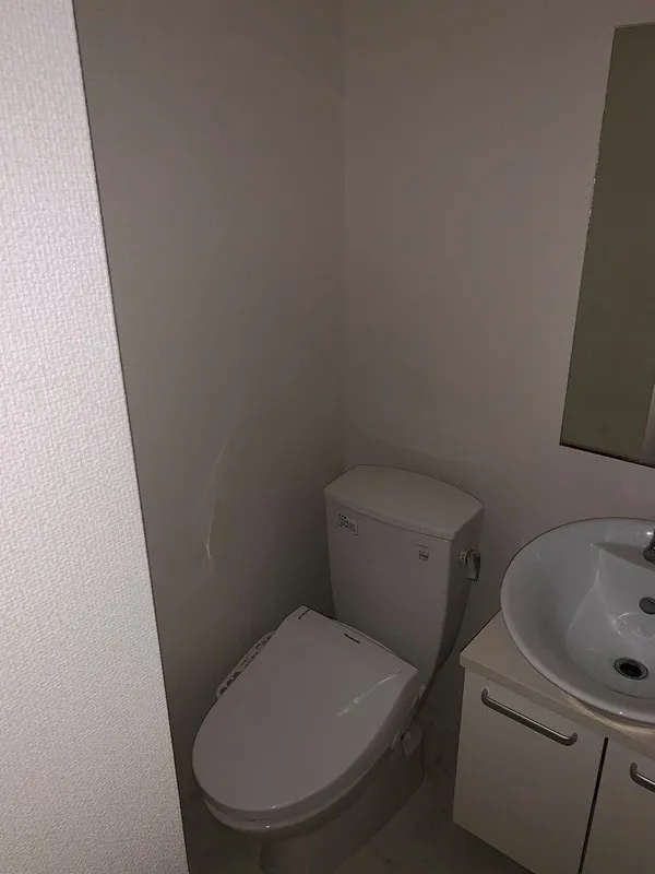 CAVANA Higashikomagata - Interior - ["White", "Floor", "Plumbing fixture"]