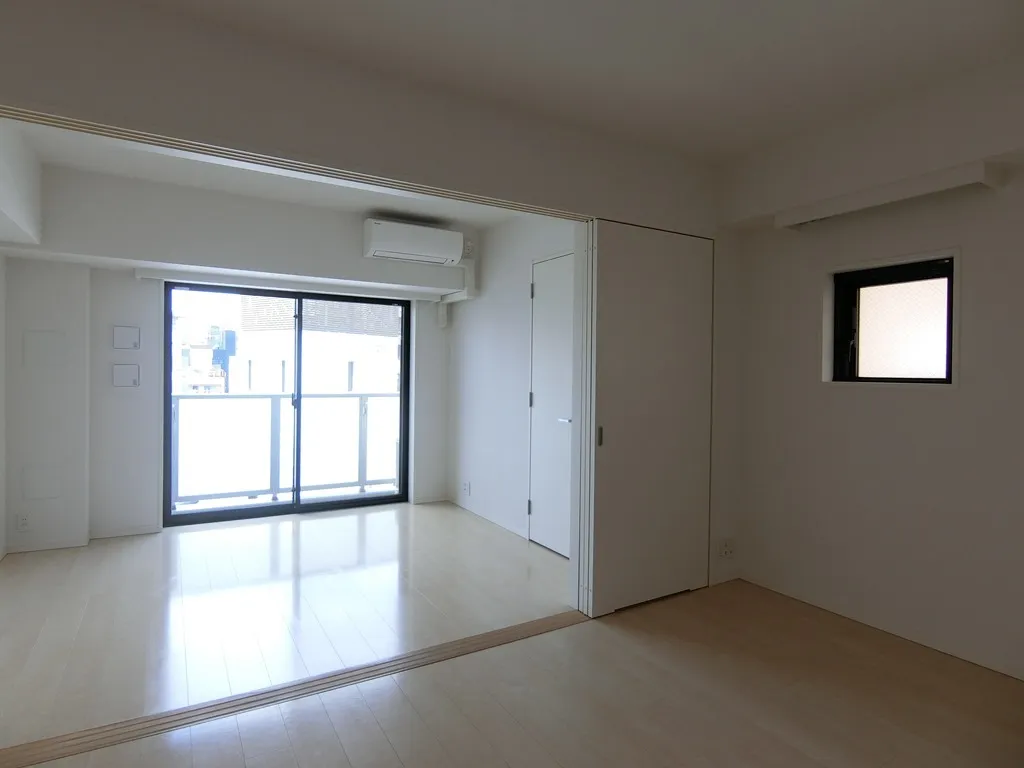Primal Gotanda - Interior - ["Window", "Fixture", "Hall"]