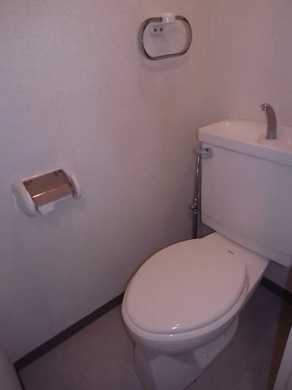 Grand Place Nishimejiro - Interior - ["Toilet seat", "Toilet", "Plumbing fixture"]