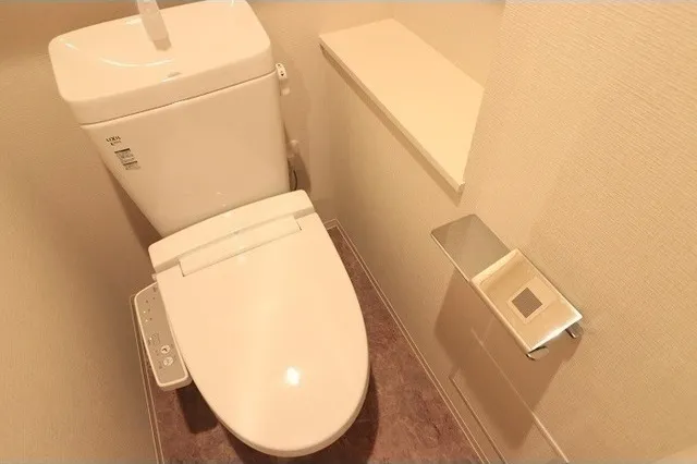 Comforia Takinogawa - Interior - ["Toilet seat", "Toilet", "Wood"]