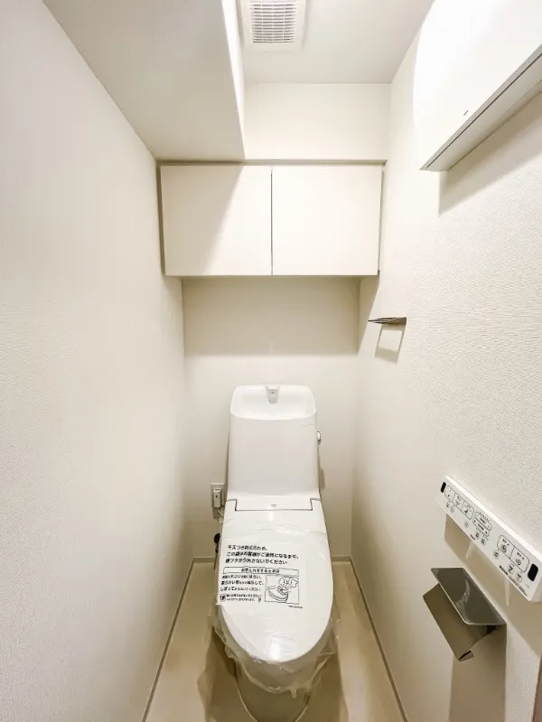 Prince Due Kamiya - Interior - ["Toilet seat", "Plumbing fixture", "Flooring"]