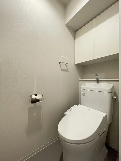 Daffitto Kinshicho - Interior - ["Toilet seat", "Plumbing fixture", "Toilet"]