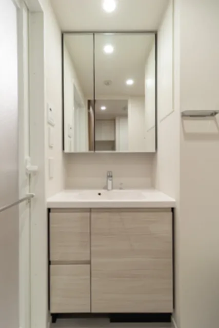 Park Axis Ochiai Higashinakano - Interior - ["Mirror", "Tap", "Bathroom cabinet"]
