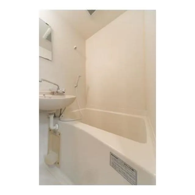 MA21 - Interior - ["Property", "Bathroom", "Room"]