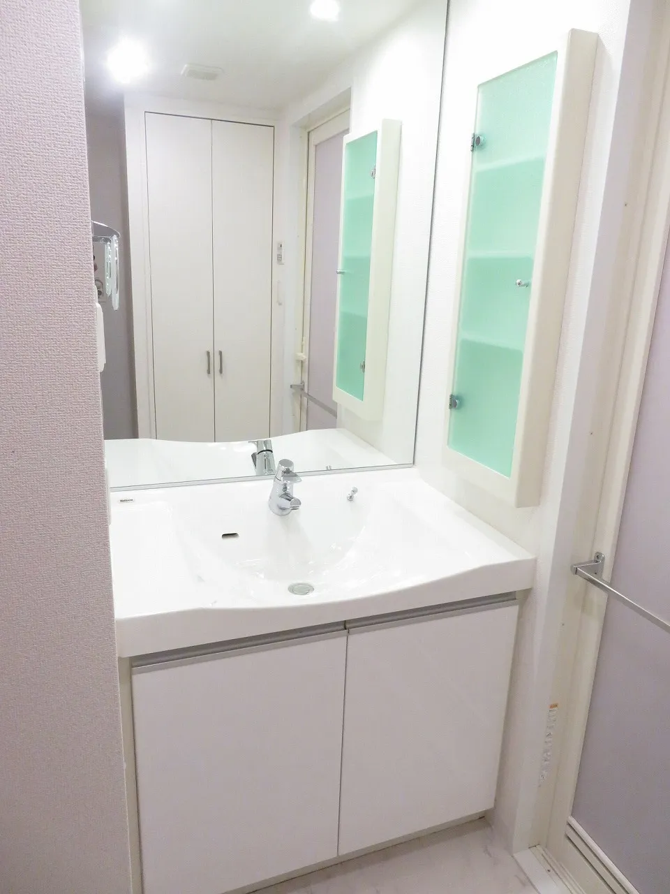Esty Maison Oshima - Interior - ["Mirror", "Tap", "Sink"]