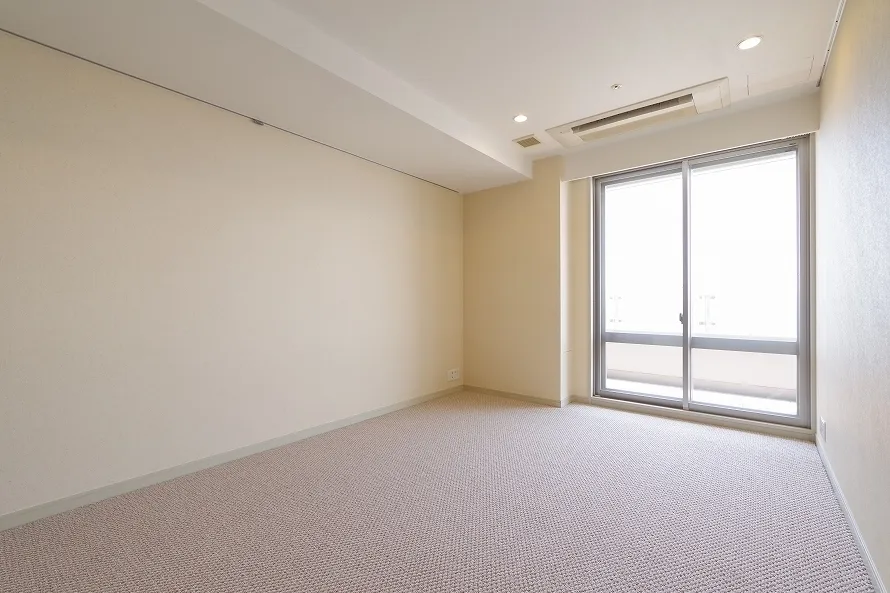 La Tour Shiodome - Interior - ["Flooring", "Floor", "Ceiling"]