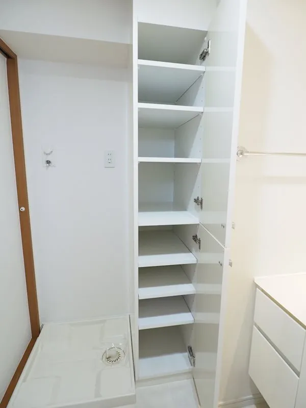 Park Flats Shibuya Daikanyama - Interior - ["Cabinetry", "Shelf", "Shelving"]