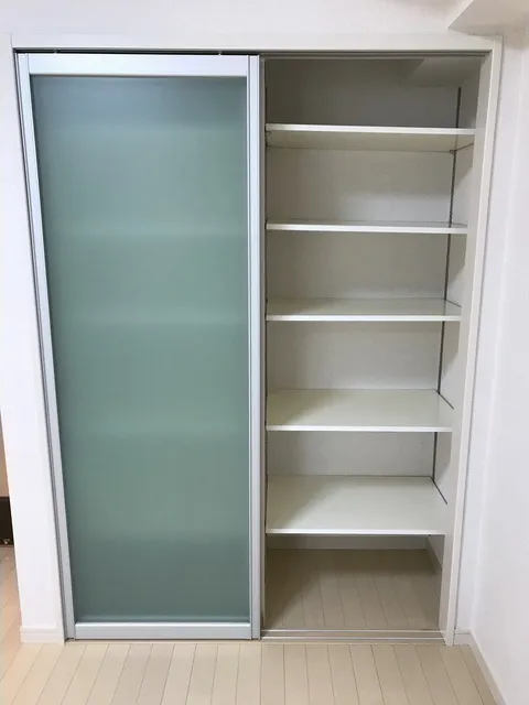 Comforia Meguro Chojamaru - Interior - ["Furniture", "Shelf", "Cabinetry"]