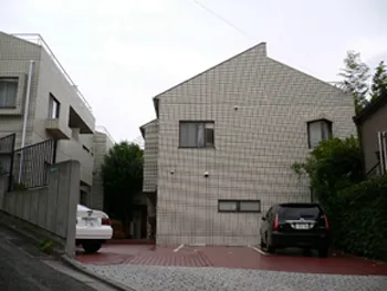 House Yukiya - Exterior - ["Building", "Car", "Window"]