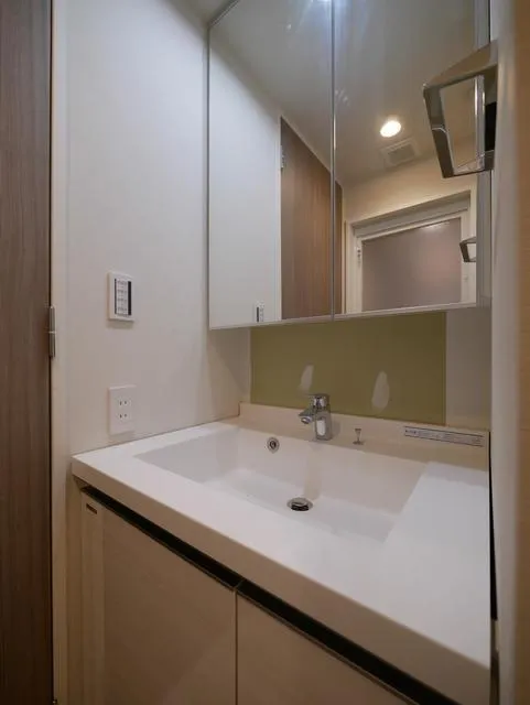 Grand Ciel Minami Aoyama - Interior - ["Brown", "Mirror", "Tap"]