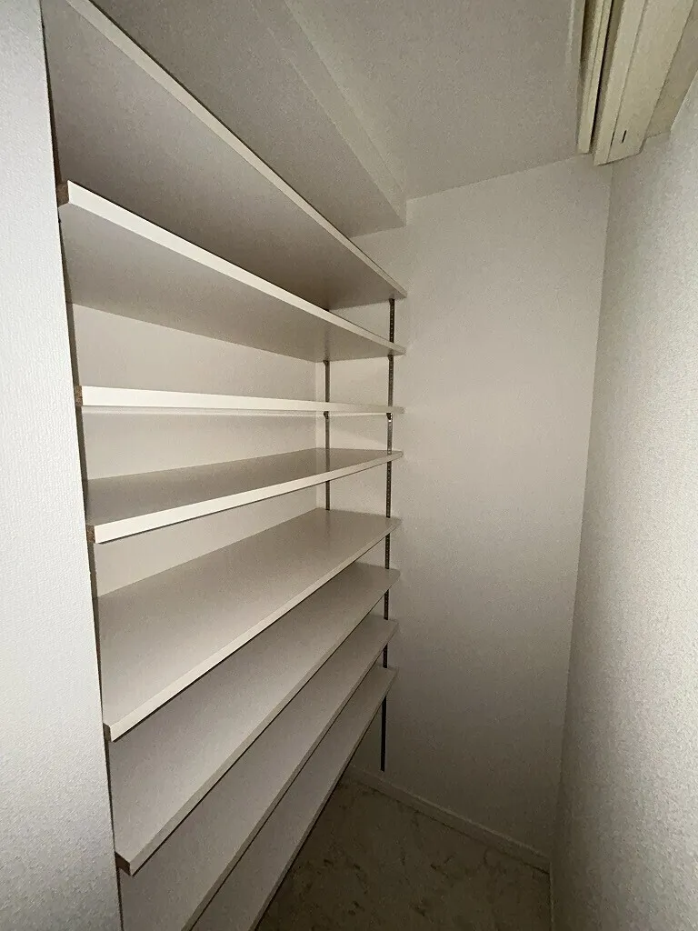 Esty Maison Shirokanedai - Interior - ["Shelving", "Shelf", "Design"]