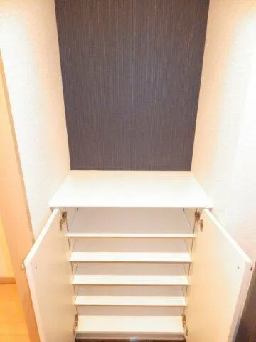 Sereno S2 - Interior - ["Wood", "Flooring", "Floor"]