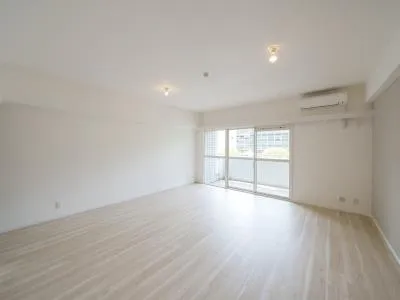 River City 21 East Towers 7 - Interior - ["Flooring", "Floor", "Ceiling"]