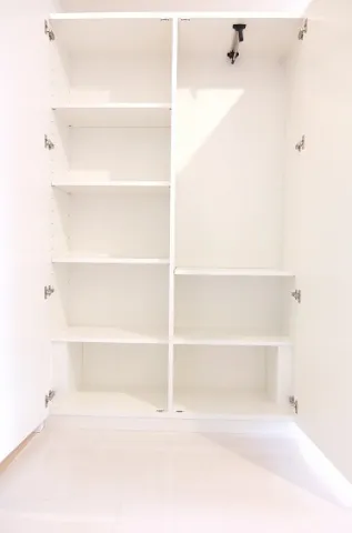 Prime Urban Hatsudai - Interior - ["Furniture", "Shelf", "Bookcase"]